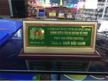 Thi công biển Inox, biển đồng bền đẹp chất lượng tốt