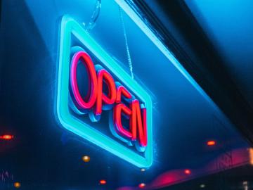 Sự khác biệt giữa biển đèn LED và biển neon