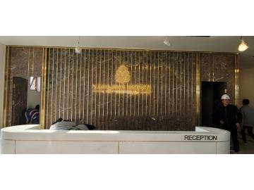 Thiết kế biển hiệu cho quầy lễ tân, logo công ty