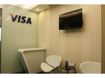 Thiết kế biển hiệu cho quầy lễ tân, logo công ty
