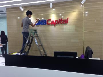 Sản xuất và thi công logo gắn/treo tường tòa nhà đẹp tại Hà Nội