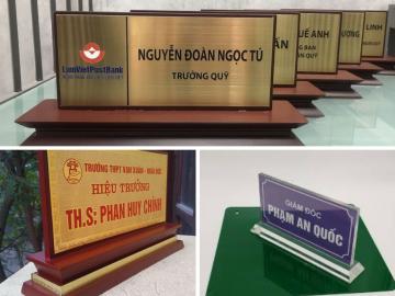 Đối tượng nào nên dùng biển chức danh để bàn? Chức vụ, phòng ban hay tổ chức