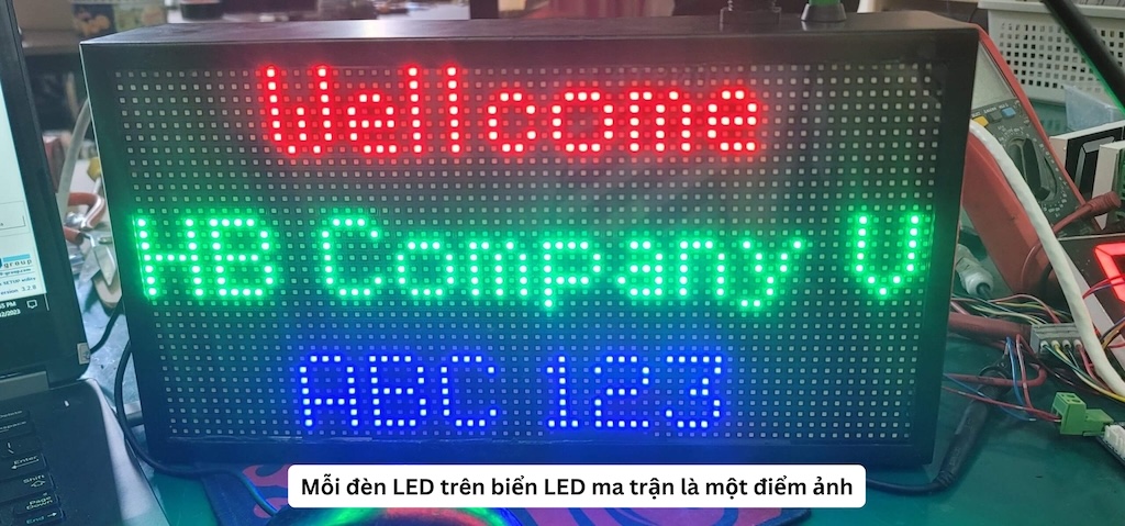 Mỗi đèn LED trên biển LED ma trận là một điểm ảnh