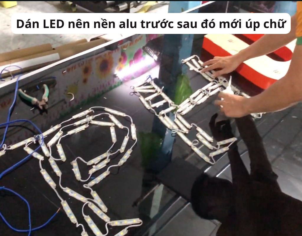 Gia công chữ nổi
